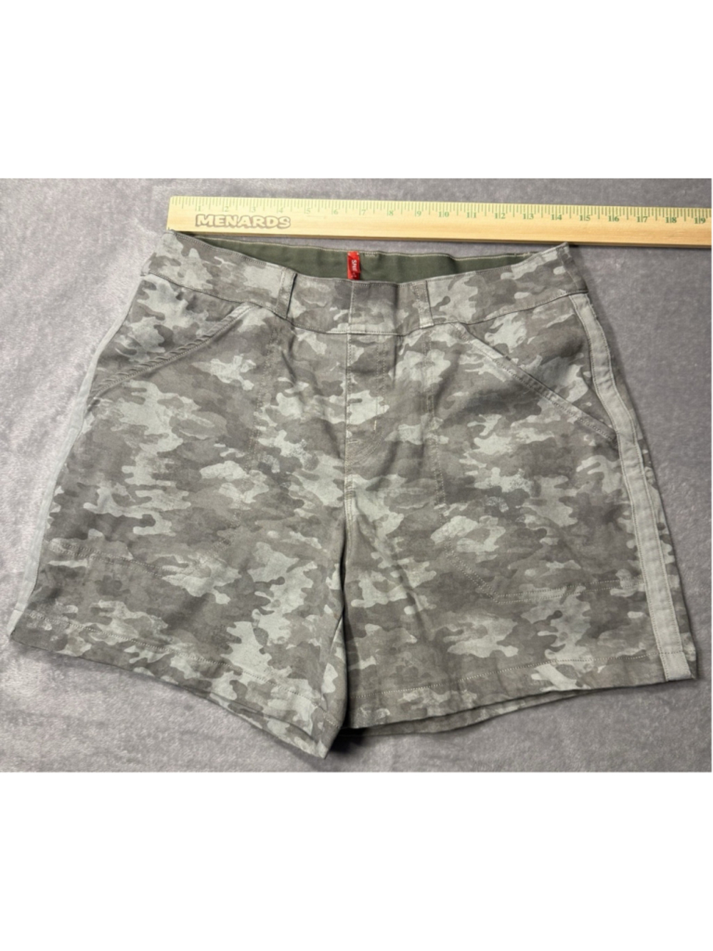 Spanx Shorts Womens Medium Stretch Twill Camo Gray Pockets Mid Rise Elastic